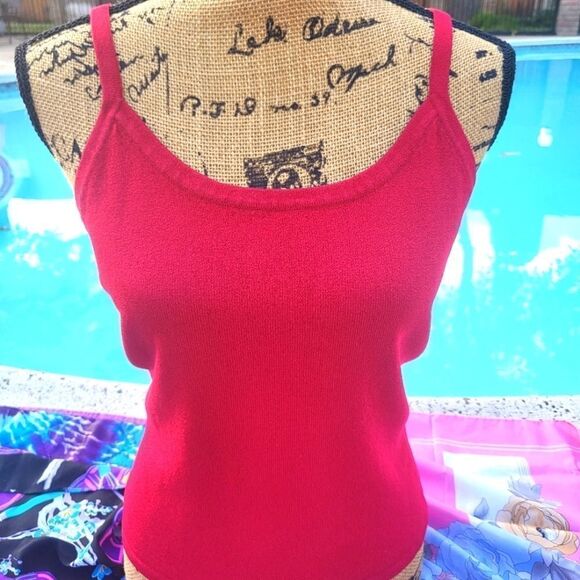 *MAKE ME AN OFFER* Apostrophe women's knit tank size medium red fitted - Picture 1 of 6